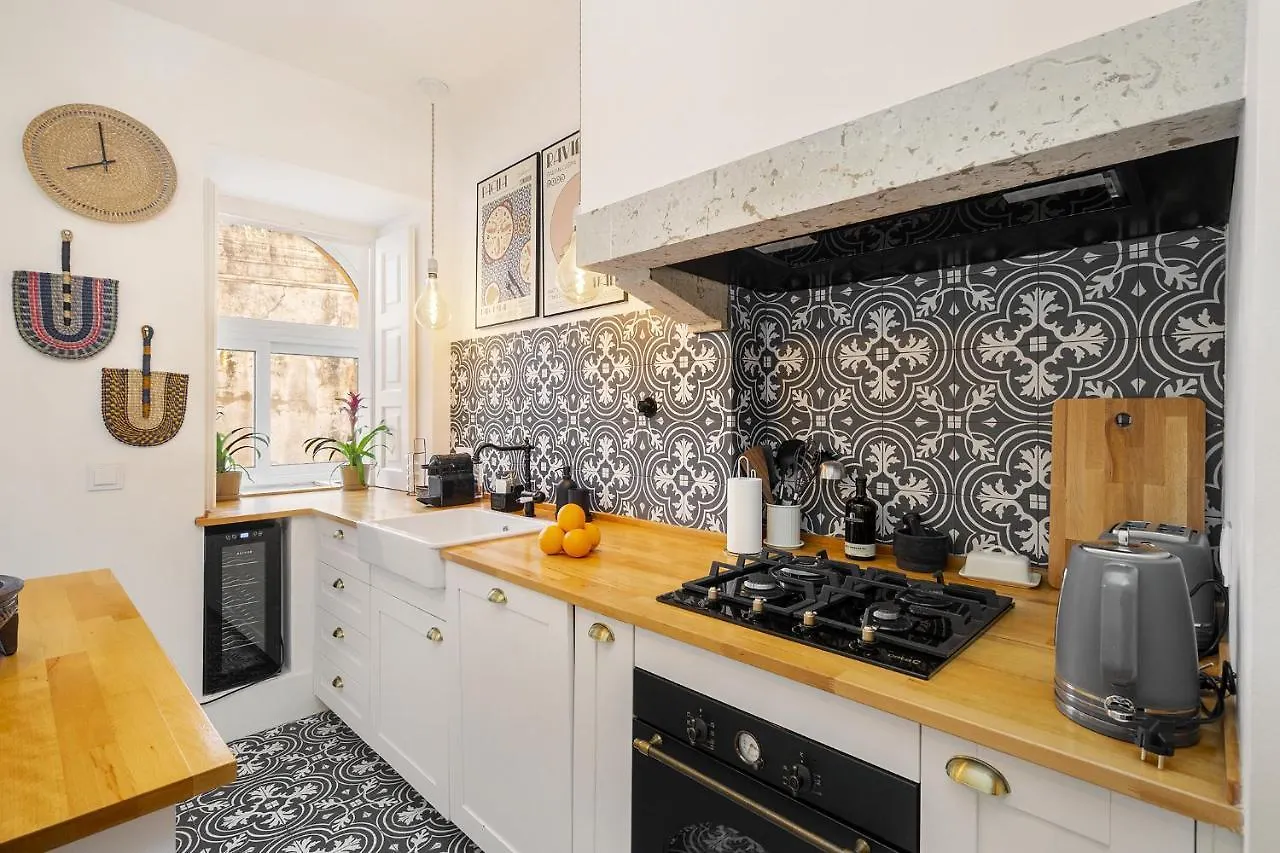 Whome Premium Alfama 2-Br Great For Remote Workers & Digital Nomads Lisbon 0*,  Portugal